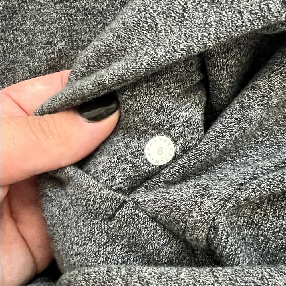 Lululemon Women's Gray Scuba Jacket - Picture 2 of 2